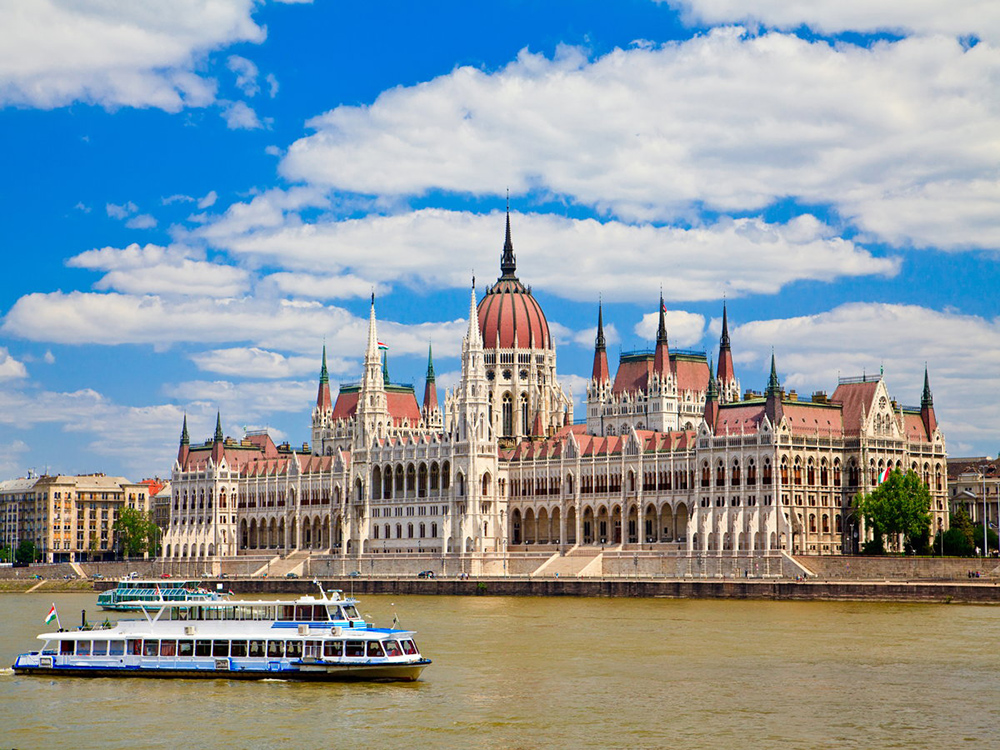 Orta Avrupa'nın Altın Üçgeni Cesky Krumlov & Bratislava & Pandorf Outlet Turları Dahil Ajet HY ile Promosyon 7 Gece 8 Gün (BUD-PRG)