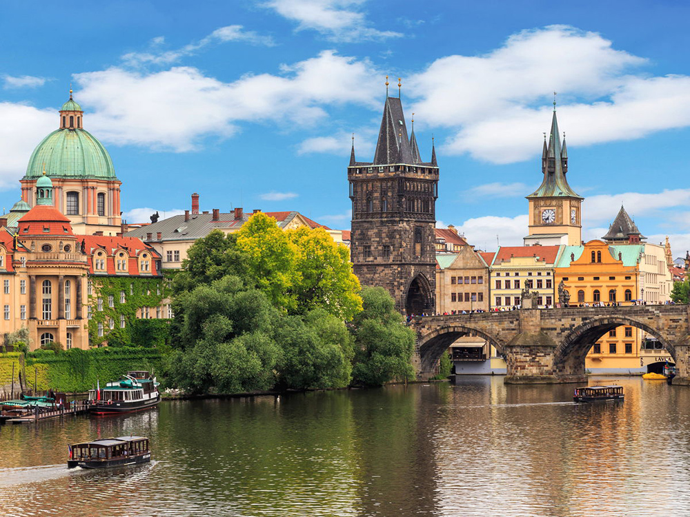Orta Avrupa'nın Altın Üçgeni Cesky Krumlov & Bratislava & Pandorf Outlet Turları Dahil Ajet HY ile Promosyon 7 Gece 8 Gün (BUD-PRG)